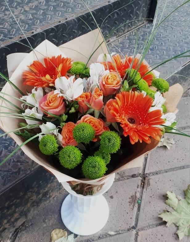 Букет цветов из: Герберы, Хризантемы, Альстромерии и Розы в Целинном Алтайского края