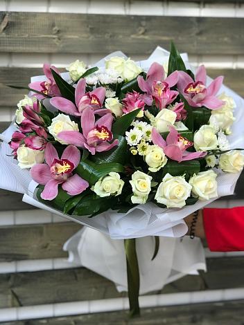 Букет цветов из: Розы и Хризантемы в Целинном Алтайского края