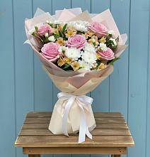 Букет цветов из:  Гвоздики, Орхидеи и Розы #REPLACE_PRED# Целинном Алтайского края