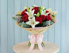 Букет цветов из:  Лилии и Розы в Целинном Алтайского края