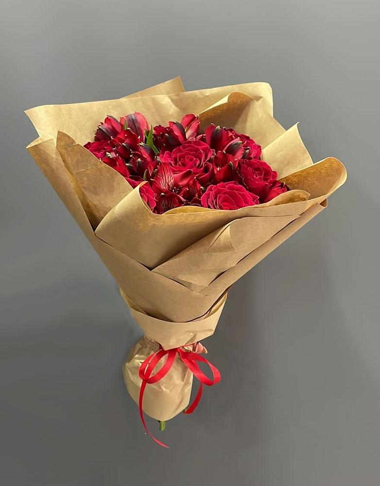 Букет цветов из: Альстромерии и Розы в Целинном Алтайского края