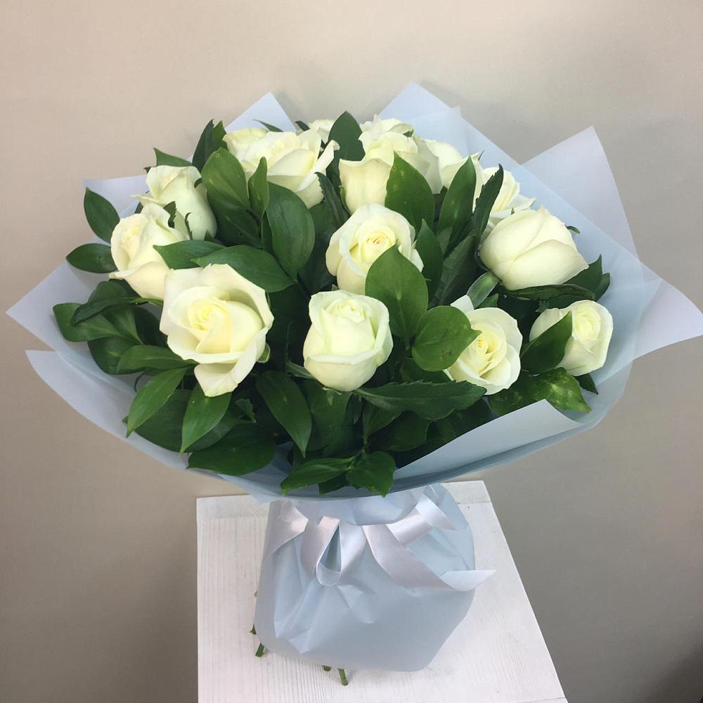 Букет 15 Белых роз Проуд в Целинном Алтайского края