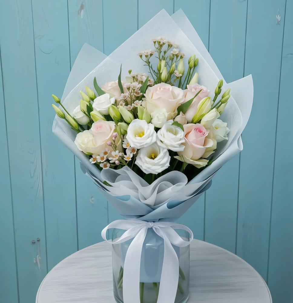 Букет цветов из: Розы и Лизиантусы в Целинном Алтайского края