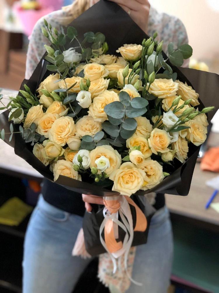 Букет цветов из: Розы и Лизиантусы в Целинном Алтайского края