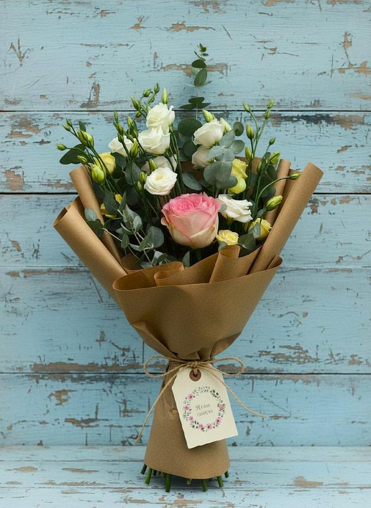 Букет цветов из: Розы и Лизиантусы в Целинном Алтайского края