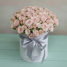 Цветочная композиция из Розы в шляпной коробке в Целинном Алтайского края