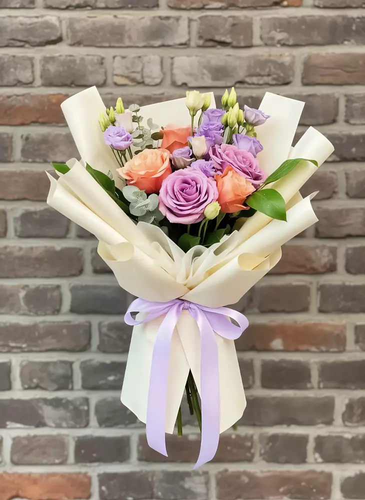 Букет цветов из: Лизиантусы и Розы в Целинном Алтайского края