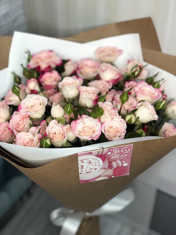 Букет цветов из: Розы в Целинном Алтайского края