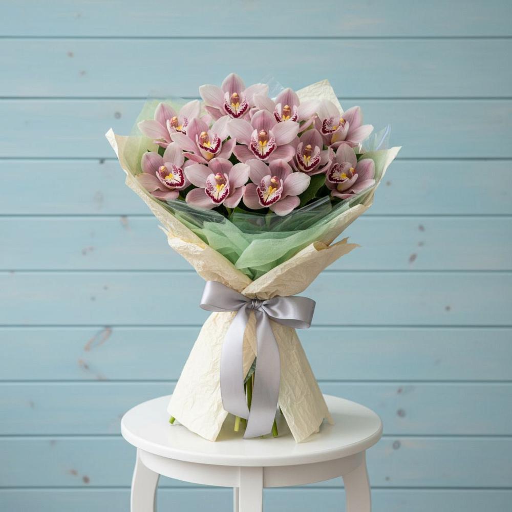 Букет цветов из: Орхидеи и Розы в Целинном Алтайского края