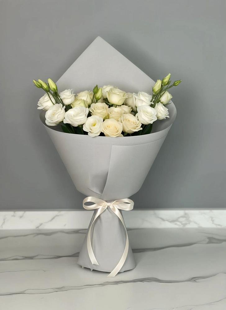 Букет цветов из: Розы и Лизиантусы в Целинном Алтайского края