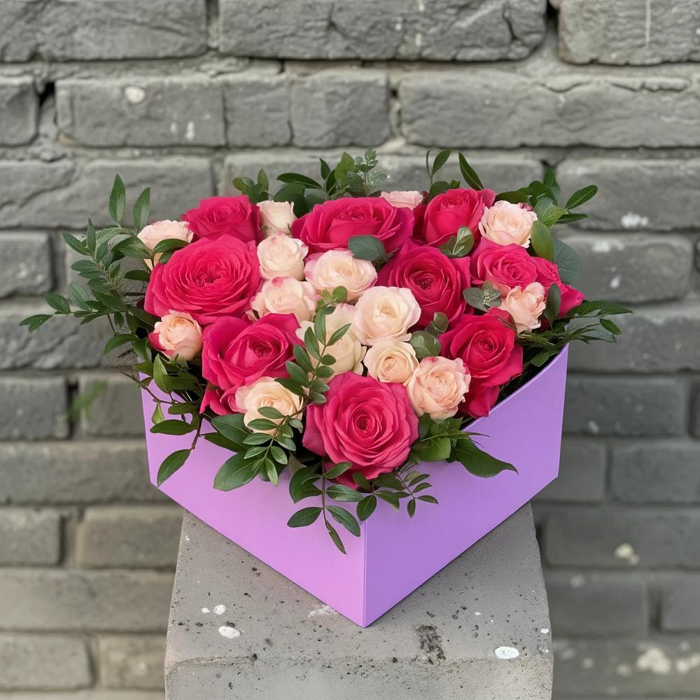 Цветочная композиция из Розы в коробке в Целинном Алтайского края