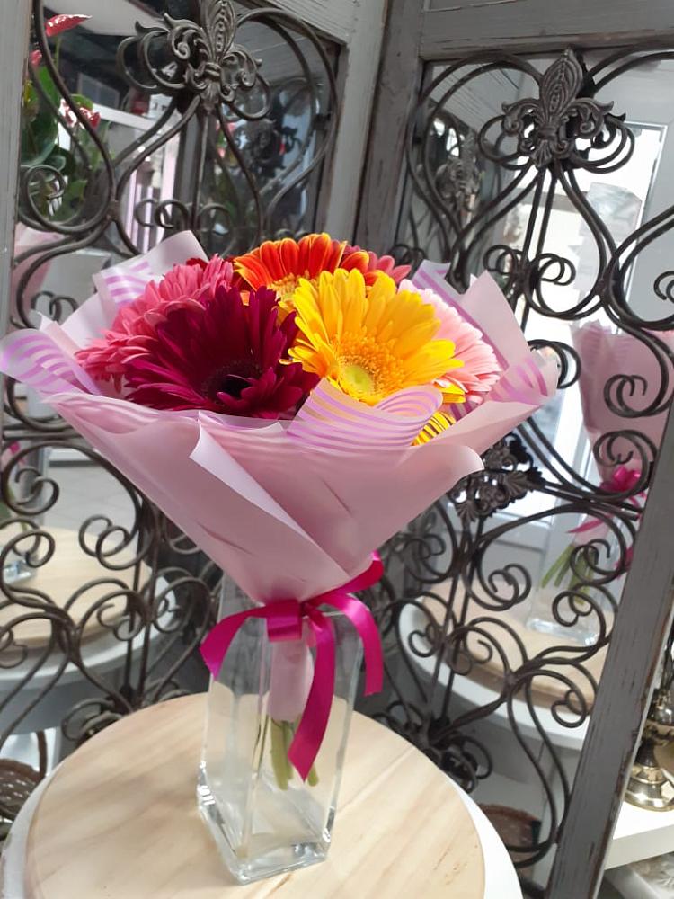 Букет цветов из: Герберы в Целинном Алтайского края