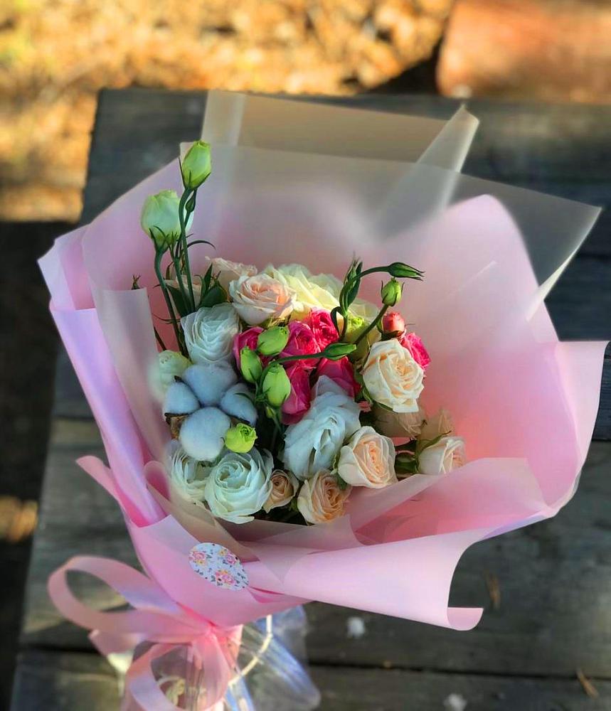 Букет цветов из: Розы и Лизиантусы в Целинном Алтайского края