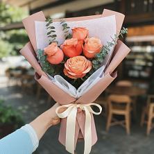 Букет цветов из:  Розы в Целинном Алтайского края