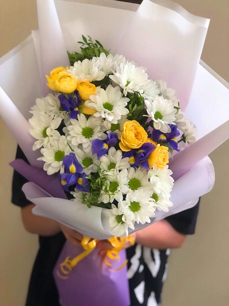 Букет цветов из: Ирисы, Хризантемы и Розы в Целинном Алтайского края