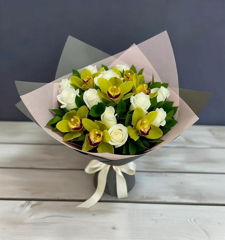 Букет цветов из: Орхидеи и Розы в Целинном Алтайского края