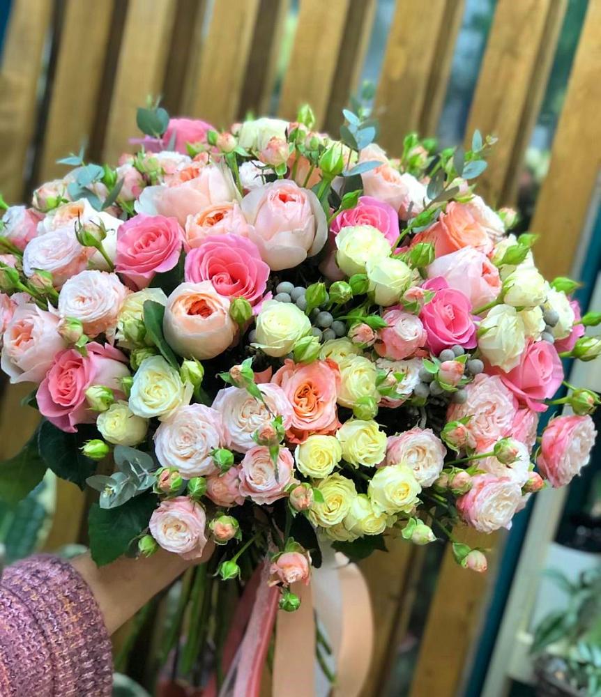 Букет цветов из: Розы в Целинном Алтайского края