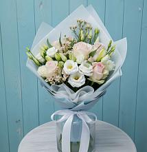 Букет цветов из:  Розы и Лизиантусы в Целинном Алтайского края