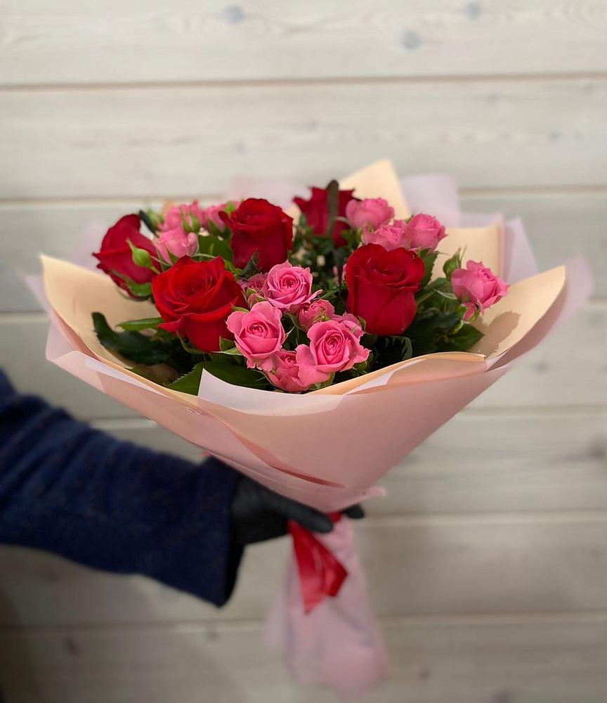 Букет цветов из: Розы в Целинном Алтайского края
