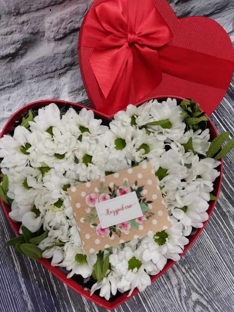 Цветочная композиция из Хризантемы в виде сердца в Целинном Алтайского края