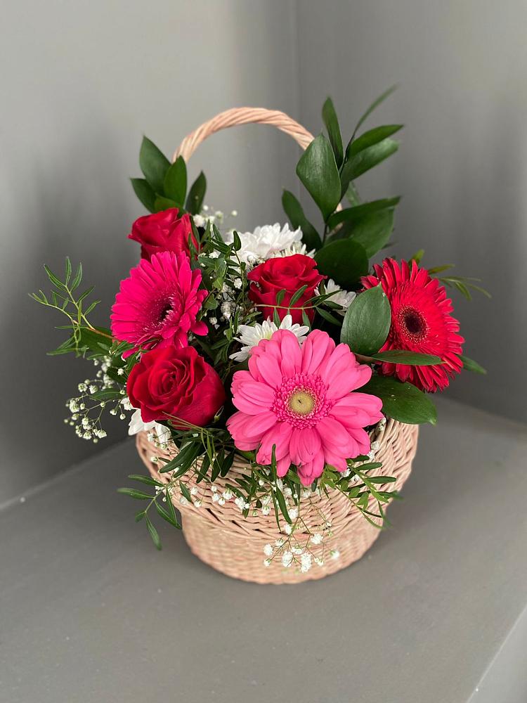 Цветочная композиция из Розы, Хризантемы и Герберы в корзине в Целинном Алтайского края