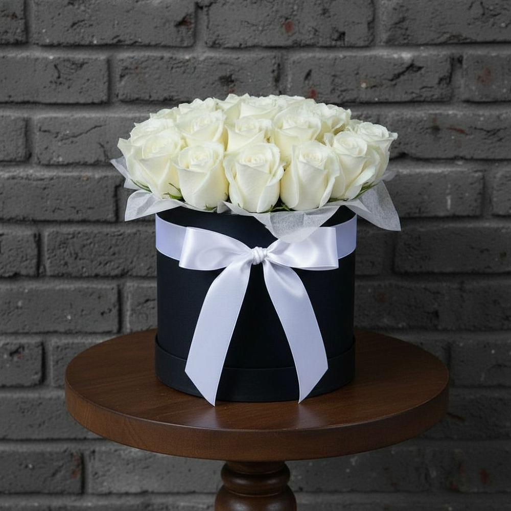 Цветочная композиция из Розы в шляпной коробке в Целинном Алтайского края