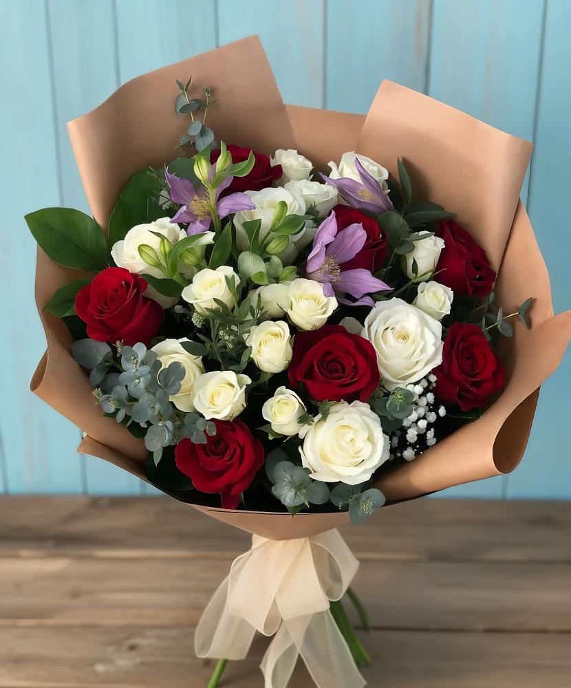 Букет цветов из: Розы и Альстромерии в Целинном Алтайского края
