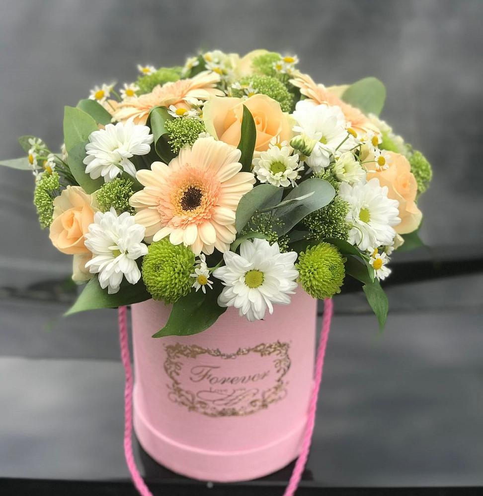 Цветочная композиция из Розы, Герберы и Хризантемы в шляпной коробке в Целинном Алтайского края