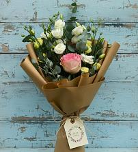 Букет цветов из:  Розы и Лизиантусы в Целинном Алтайского края