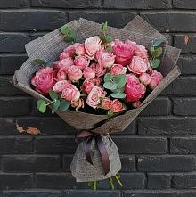 Букет цветов из:  Розы в Целинном Алтайского края