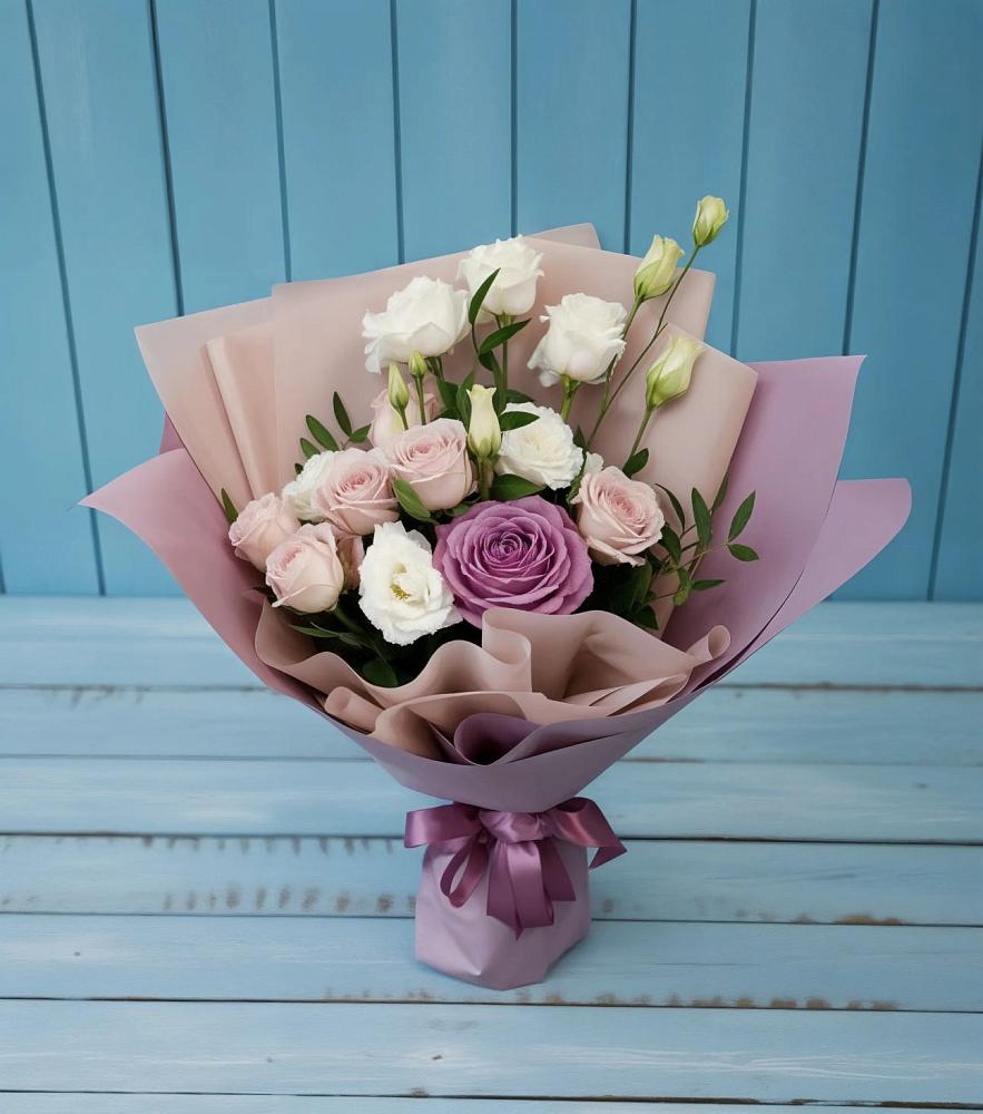 Букет цветов из: Розы и Лизиантусы в Целинном Алтайского края